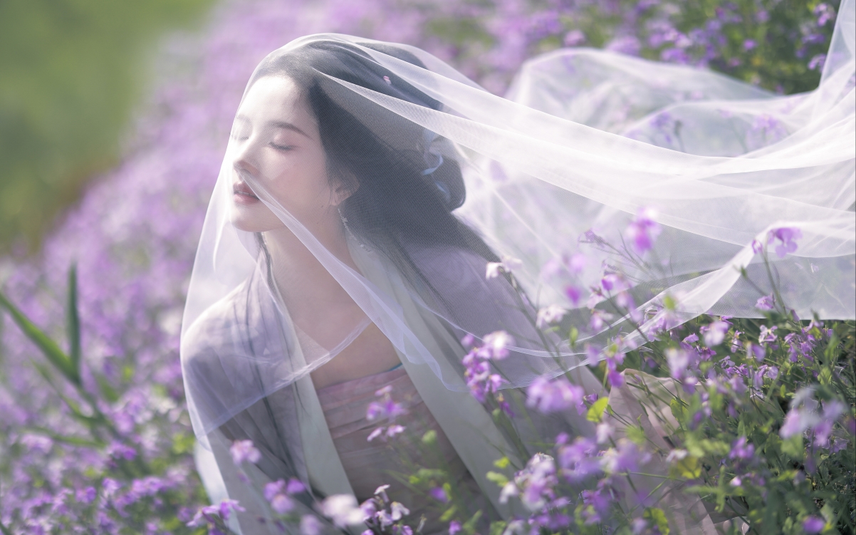 美女 头纱 紫色鲜花 唯美 刘些宁 4K壁纸